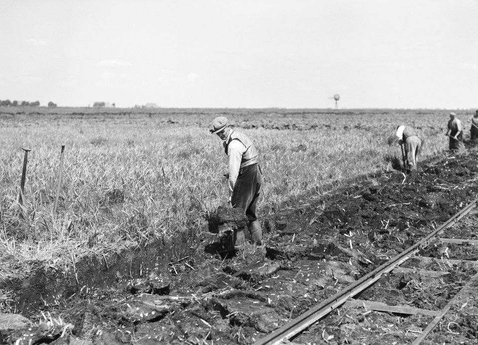 Ontginning, grondbewerking, egaliseren, bezanden, arbeiders, Haskerveenpolder, Bestanddeelnr 159-0022