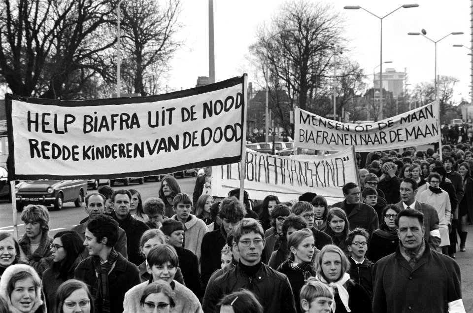 Ongeveer 10.000 kinderen van scholen uit het gehele land demonstreerden in Den H, Bestanddeelnr 922-9922