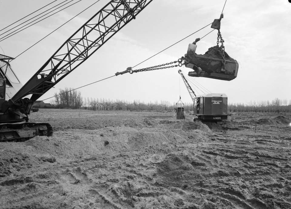 Ontginning, grondbewerking, egaliseren, bezanden, Bestanddeelnr 250-8001
