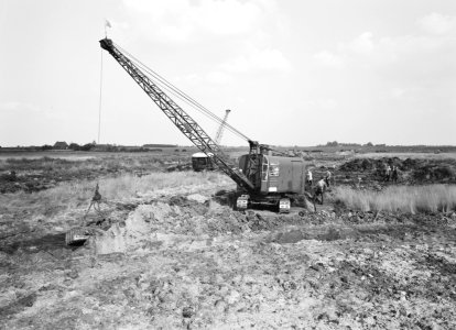 Ontginning, grondbewerking, egaliseren, bezanden, draglines, arbeiders, Ospelse , Bestanddeelnr 159-0111