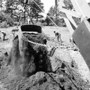 Ontginning, grondbewerking, egaliseren, bezanden, draglines, arbeiders, waterreg, Bestanddeelnr 159-0470