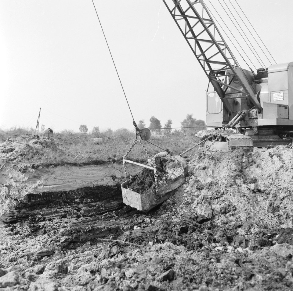 Ontginning, grondbewerking, egaliseren, bezanden, draglines, 'nieuwe krim', Bestanddeelnr 159-0618