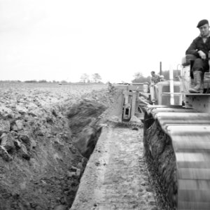 Ontginning, grondbewerking, egaliseren, bezanden, diepploegen, arbeiders, Bestanddeelnr 159-0434
