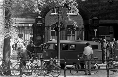 Onlusten in Amsterdam, bouwvakkers bij stadhuis, Bestanddeelnr 919-2518