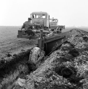 Ontginning, grondbewerking, egaliseren, bezanden, ruilverkavelingen, arbeiders, , Bestanddeelnr 159-0673