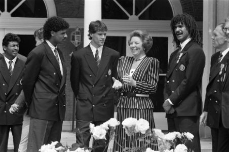Ontvangst Nederlands elftal op Paleis Huis ten Bosch na 1988 v.l.n.r. Rijkaard,, Bestanddeelnr 934-2756
