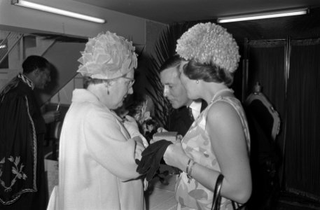 Ontvangst op Stadhuis van Addis Abeba nr. 9 koningin Juliana , Pr. Beatrix en , Bestanddeelnr 922-0433