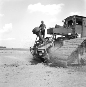 Ontginning, grondbewerking, egaliseren, bezanden, ruilverkavelingen, bezandingsm, Bestanddeelnr 159-0342