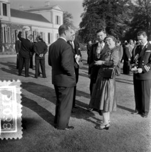 Ontvangst RTC (west) op paleis Soestdijk door koningin Juliana., Bestanddeelnr 905-1038