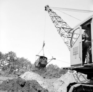 Ontginning, grondbewerking, egaliseren, bezanden, draglines, waterregge, Bestanddeelnr 159-0468