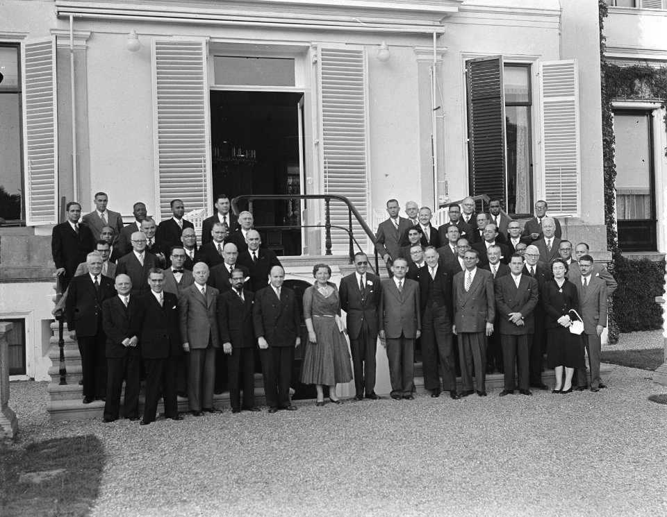 Ontvangst RTC (Ronde Tafel Conferentie) delegaties te Soestdijk, groep, Bestanddeelnr 906-4889