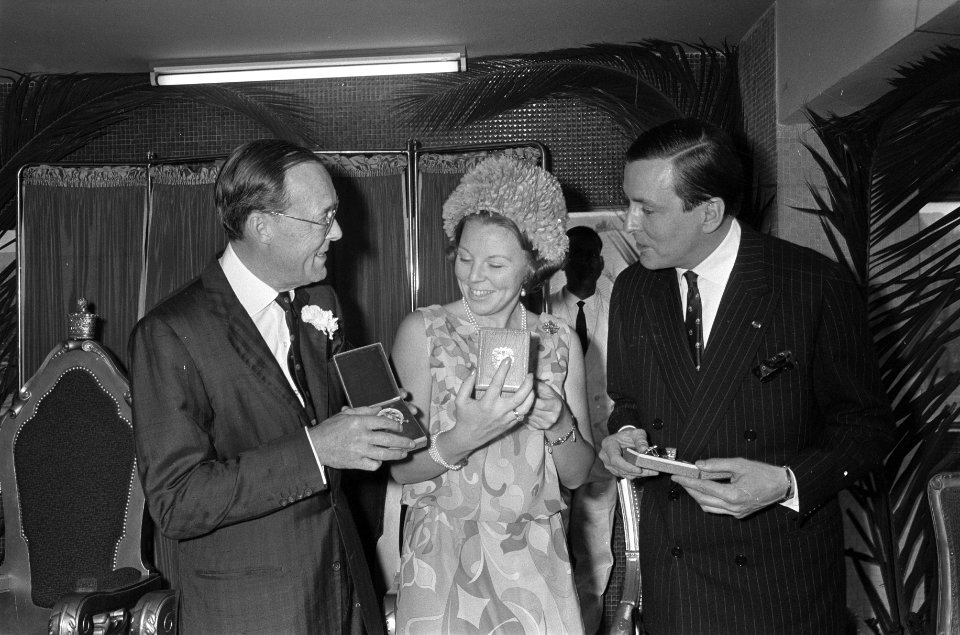 Ontvangst op Stadhuis van Addis Abeba Prins Bernhard Prinses Beatrix en Prins Cl, Bestanddeelnr 922-0431