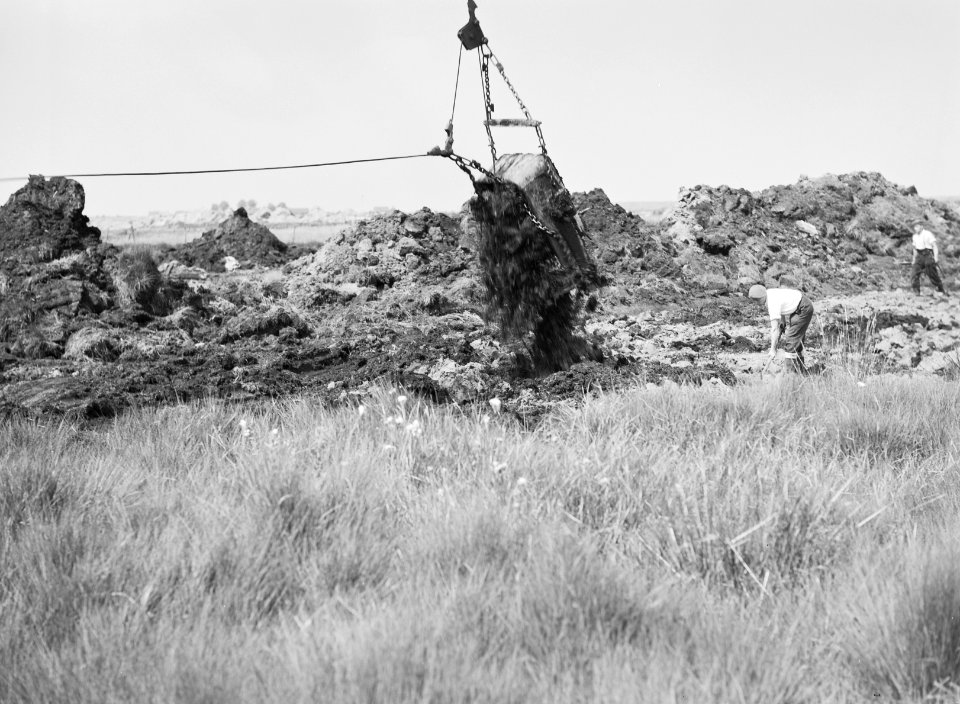 Ontginning, grondbewerking, egaliseren, bezanden, draglines, arbeiders, Ospelse , Bestanddeelnr 159-0087
