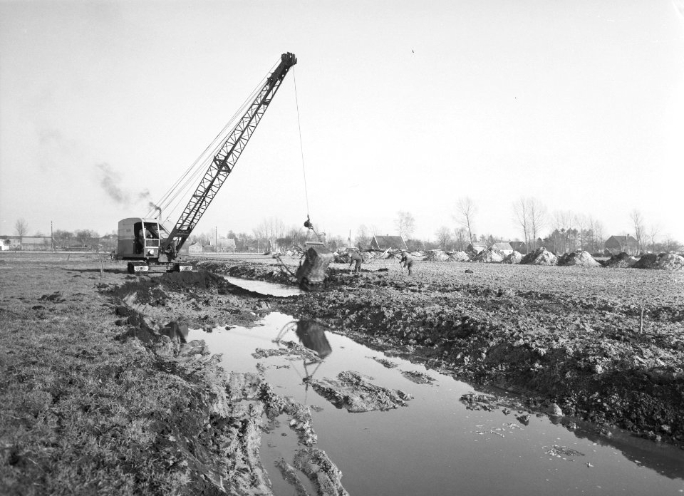 Ontginning, grondbewerking, egaliseren, bezanden, draglines, arbeiders, westerho, Bestanddeelnr 159-0241