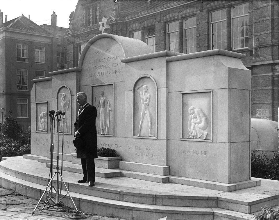 Onthulling door burgemeester A.J. dAilly van het monument Joodse Dankbaarheid o, Bestanddeelnr 903-8382