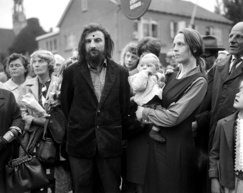 Onthulling beeld Pourquoi van beeldhouwer Miletic, Bestanddeelnr 916-7156