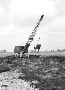 Ontginning, grondbewerking, egaliseren, bezanden, arbeiders, draglines, Ospelse , Bestanddeelnr 159-0109
