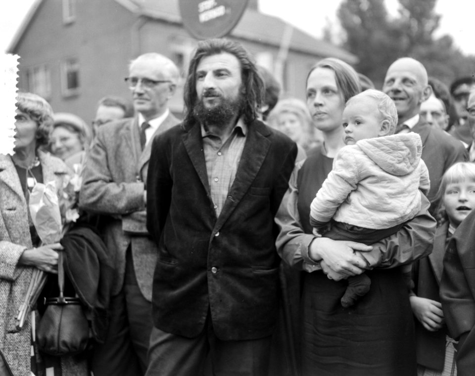 Onthulling beeld Pourquoi van beeldhouwer Miletic, Bestanddeelnr 916-7157