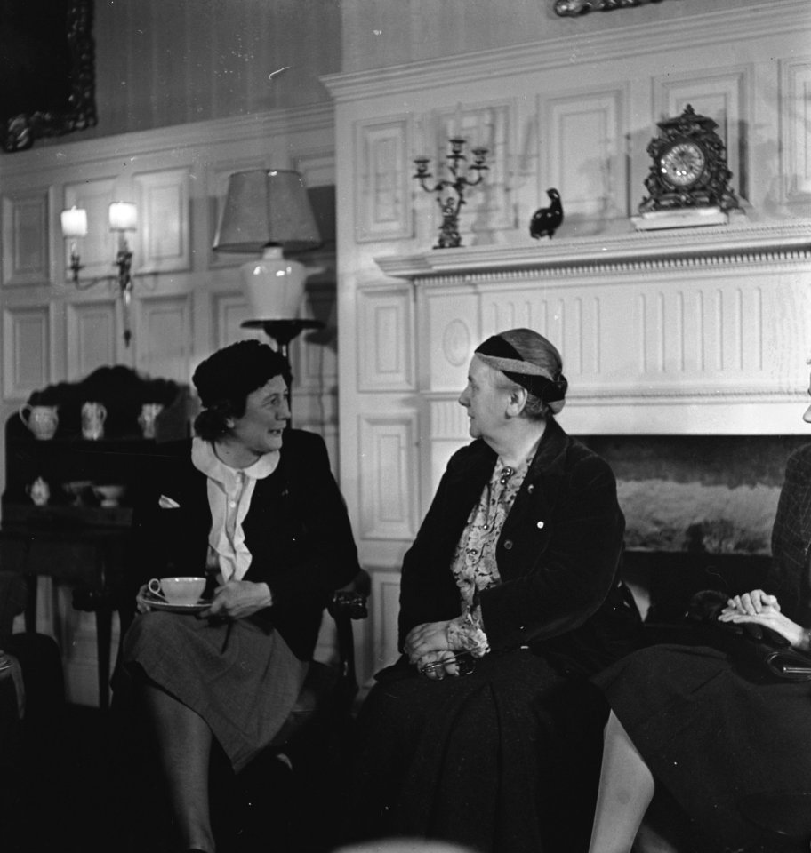 Ontvangst door koningin Wilhelmina voor enkele Nederlanders (Engelandvaarders) , Bestanddeelnr 935-1916
