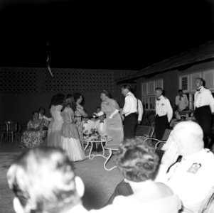Ontvangst in Club Caribe in Oranjestad door het koninklijk paar, Bestanddeelnr 252-3986