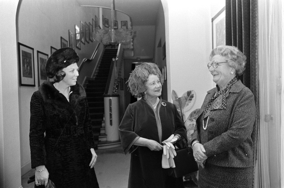 Ontvangst Koningin Elisabeth (Koninginmoeder) en Prinses Beatrix door Koningin J, Bestanddeelnr 928-2676