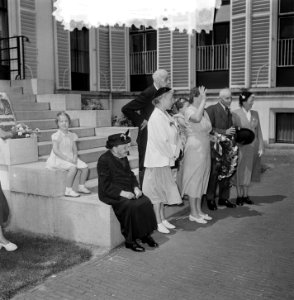 Ontvangst Ouden van Dagen op Paleis Soestdijk . Groep voor paleistrap met Marijk, Bestanddeelnr 905-7729