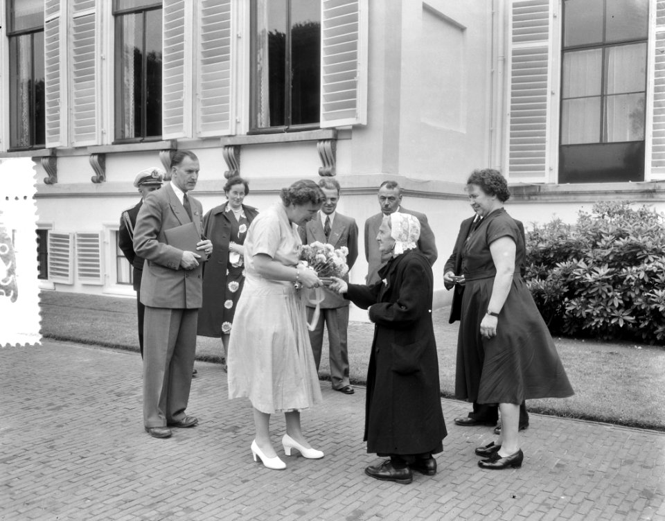 Ontvangst ouden van dagen uit Gramsbergen, Breukelen, Fijnaart, Soestdijk door k, Bestanddeelnr 906-5399