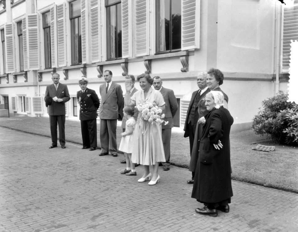 Ontvangst ouden van dagen uit Gramsbergen, Breukelen, Fijnaart, Soestdijk door k, Bestanddeelnr 906-5401