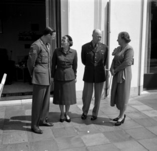 Ontvangst Dwight Eisenhower door koningin Juliana en prins Bernhard, Bestanddeelnr 904-5606