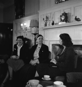 Ontvangst door koningin Wilhelmina voor enkele Nederlanders (Engelandvaarders) , Bestanddeelnr 935-1907