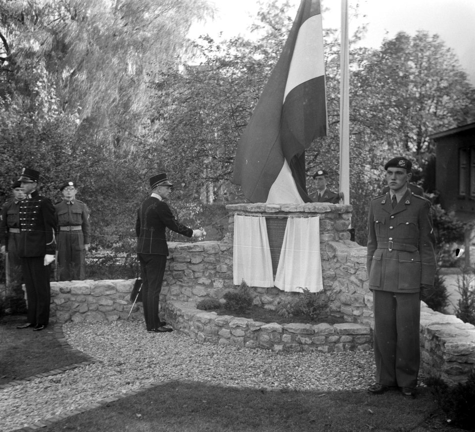 Onthulling monument te Amersfoort Hr. C. Hof, Bestanddeelnr 905-3792