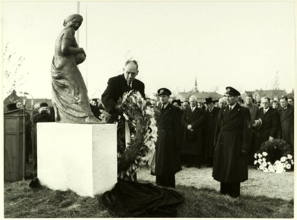 Onthulling Monument Februariramp, NL-HlmNHA 5400467713