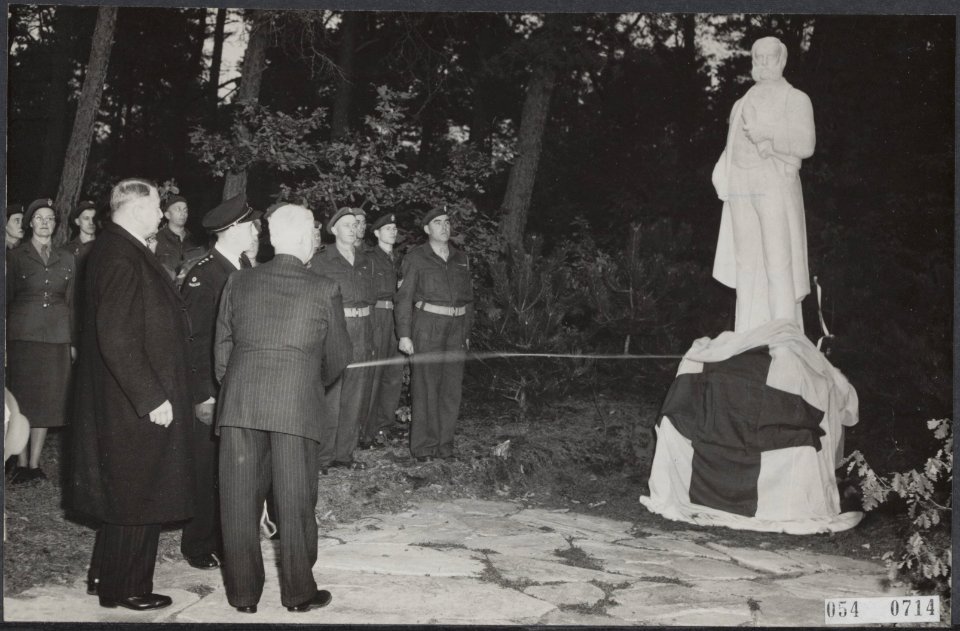 Onthullingen, strandbeelden, Breitner, B, Dunant, Henry, Tuyll van Serooskerke , Bestanddeelnr 054-0714