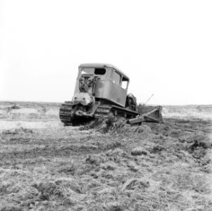 Ontginning, grondbewerking, egaliseren, bezanden, bulldozers, De Wilreit, Bestanddeelnr 159-0590