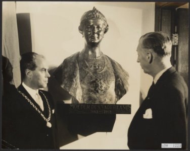 Onthullingen, beelden, Bloemers HW, Faber Tj, Wilhelmina, koningin, Bestanddeelnr 090-1223