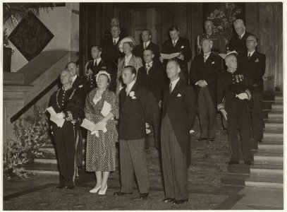 Ontvangst koningin Juliana en prins Bernhard in de Gravenzaal van het Haarlemse stadhuis. NL-HlmNHA 54001069
