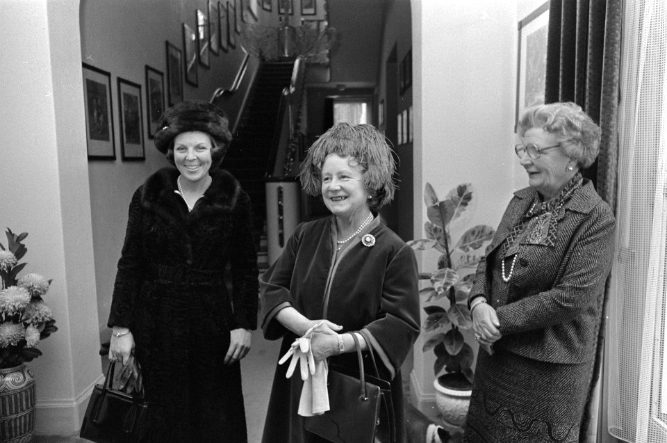 Ontvangst Koningin Elisabeth (Koninginmoeder) en Prinses Beatrix door Koningin J, Bestanddeelnr 928-2675