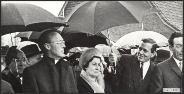 Onthulling monument ter nagedachtenis aan de verzetsstrijder J.J.F. Borghouts in, Bestanddeelnr 017-1208