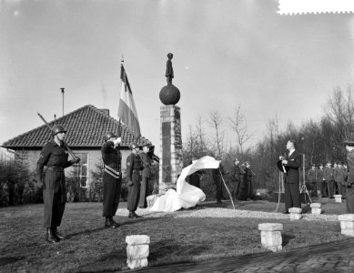 Onthulling monument ter gedachtenis van de gesneuvelden van het Korea detachemen, Bestanddeelnr 910-8891