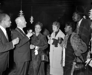 Ontvangst Porgy en Bess door burgemeester, Bestanddeelnr 907-7760