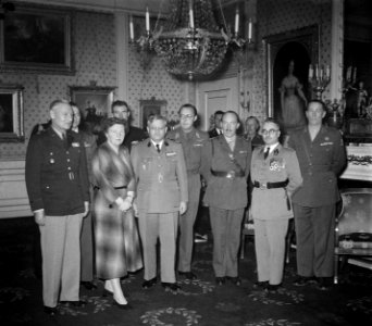 Ontvangst Soestdijk Buitenlandse officiers van hulpverlen, Bestanddeelnr 905-5584
