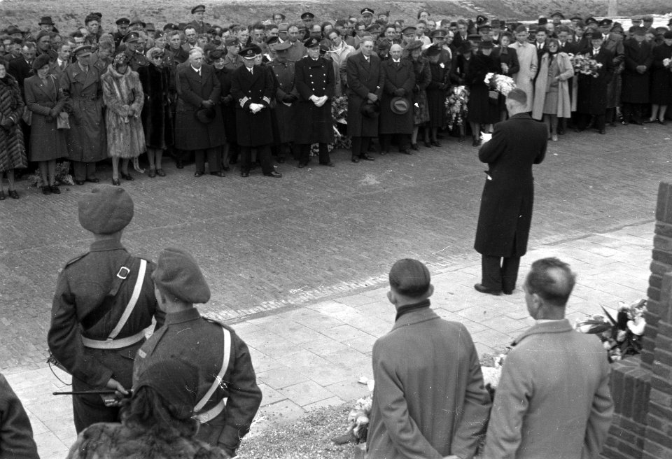 Onthulling monument Kornwerderzand, Bestanddeelnr 901-7512