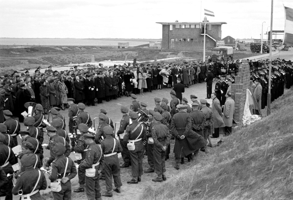 Onthulling monument Kornwerderzand, Bestanddeelnr 901-7511