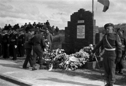 Onthulling monument Kornwerderzand, Bestanddeelnr 901-7513