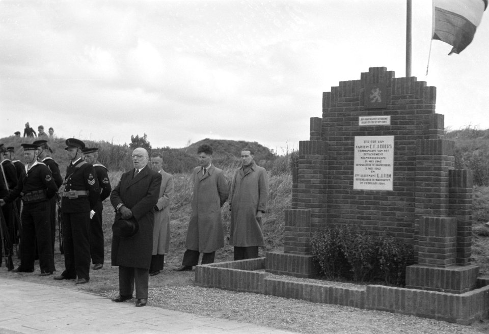 Onthulling monument Kornwerderzand, Bestanddeelnr 901-7506