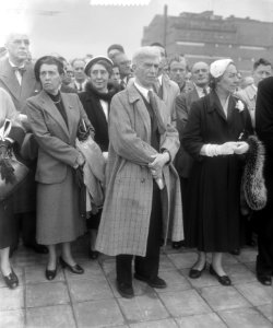 Onthulling door mevrouw van Walsum van het beeld van Zadkine te Rotterdam, Bestanddeelnr 905-7258