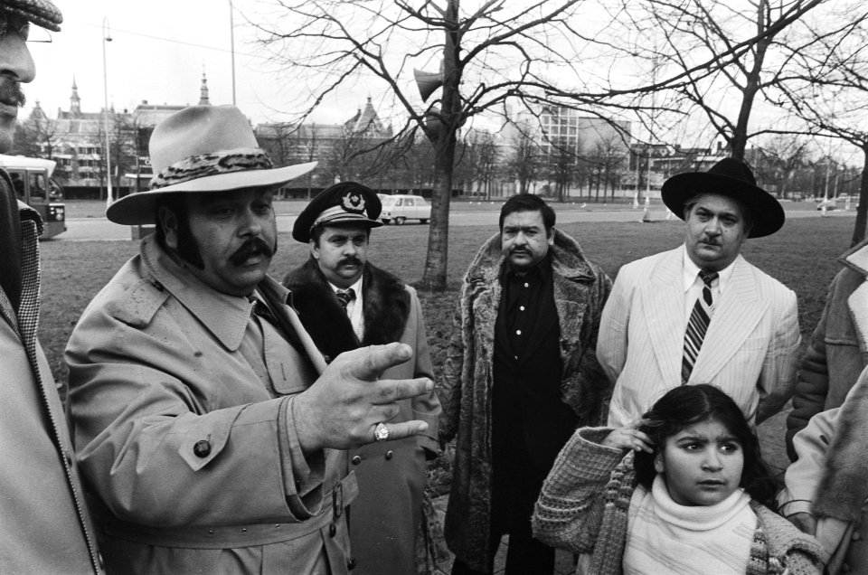Onthulling van het Zigeunermonument op Museumplein in Amsterdam t.n.g. van in de, Bestanddeelnr 930-0149