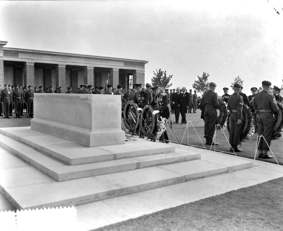 Onthulling van het oorlogsmonument te Groesbeek door de hertog van Gloucester, Bestanddeelnr 907-7937