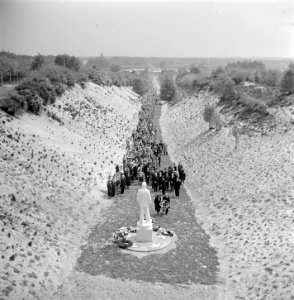 Onthulling van het nationale monument ‘Gevangene voor het vuurpeloton’ in het c…, Bestanddeelnr 905-7233