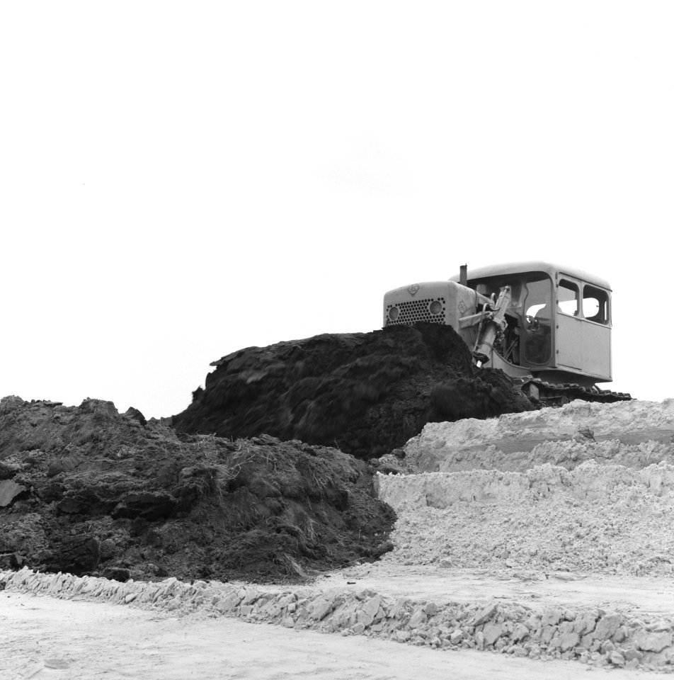 Ontginning, grondbewerking, egaliseren, bezanden, bulldozers, allis chalmers hd , Bestanddeelnr 159-0597